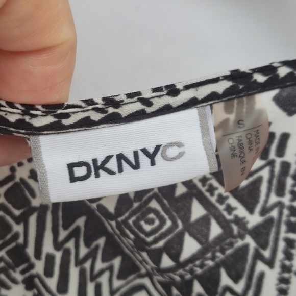 DKNYC Black Geometric Print Sleeveless Career Blouse - Picture 2 of 5